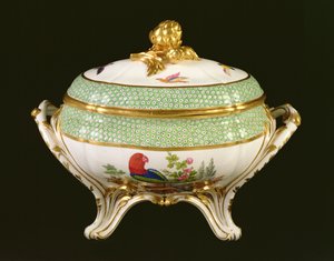 Sevres terrine uit de Eden dienst, schildersmerk Pierre-Joseph Rosset, 1788 door French School