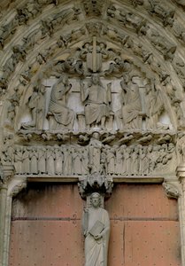 Zuidportaal timpaan met Christus op de troon met een Beau Christ-figuur op de trumeau eronder, 12e eeuw door French School