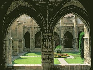De Kloostertuin, gezien vanuit een van de galerijen door French School