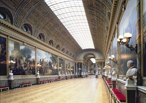 De Galerie des Batailles (Slagengalerij) versierd met 33 schilderijen die de grootste Franse militaire overwinningen illustreren, voltooid in 1837 door French School