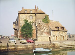 De Lieutenance, vanwaar Samuel de Champlain (1567-1635) vertrok naar Nieuw-Frankrijk, 15 maart 1603, daarna 16 april 1608 door French School