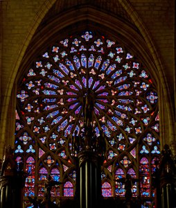 Het zuidelijke roosvenster in de Saint Gatien-kathedraal, Tours door French School