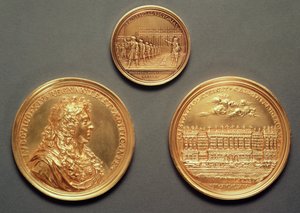 Top: Recto = Les Revues, 1680 door Thomas Bernard; Bottom: verso = Profiel van Lodewijk XIV, recto = De Colonnade van het Louvre, Bernini project door Jean Warin III door French School