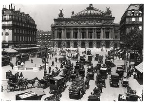Verkeer voor het Parijse Operahuis, 1890-99 door French School