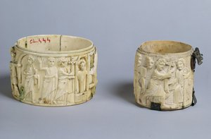 Twee pyx met reliëfs die de opstanding van Lazarus en Christus die een blindgeboren man geneest, 6e-7e eeuw