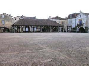Uitzicht op de overdekte markt in het dorp