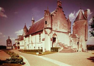 Uitzicht op de buitenkant met de zuid- en westgevels