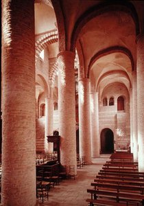 Uitzicht op het noordelijke zijbeuk, kijkend naar het narthex door French School