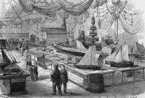 Uitzicht op de hoofdgalerij van de Internationale Tentoonstelling van Marine en Visserij in Boulogne-sur-Mer, Pas de Calais (62) door French School