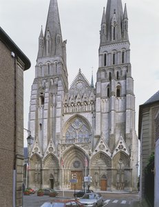 Westgevel van de kathedraal van Bayeux