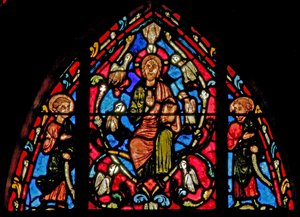 Raam w0 met Christus en de zeven duiven van de Heilige Geest