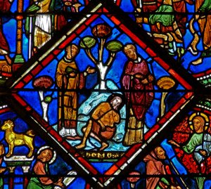 Raam w15 met een scène in het Barmhartige Samaritaan raam: de pelgrim wordt genegeerd door een priester en een Leviet