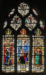 Raam w206 met de Kruisiging met de Maagd Maria en St. Johannes