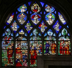 Raam w2 met St. Petrus raam