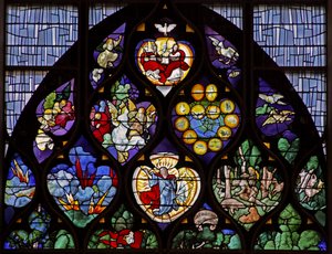 Raam w3 met afbeelding van de Drie-eenheid; de Maagd Maria als kind; de tenhemelopneming door French School