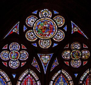 Raam w7 met de tracery lichten met twee engelen en Noli Me Tangere