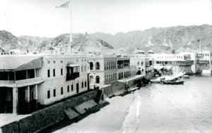 Waterkant in Muscat door G.J. Eccles