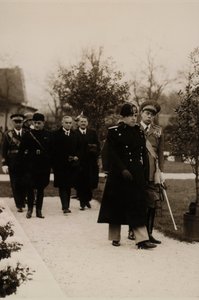 Album "MVSN- Zwarthemden": Galeazzo Ciano in het uniform van generaal van de Militie in Boedapest door G.Y. Schaffer