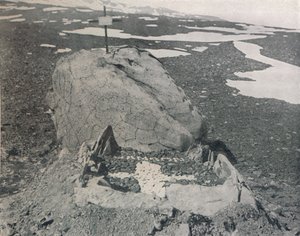 Hansens Graf op Kaap Adare, 1911, 1913