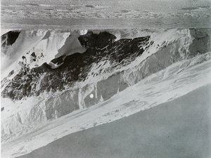 Helling van de Warning-gletsjer, ca. 1911, 1913 door G. Murray Levick