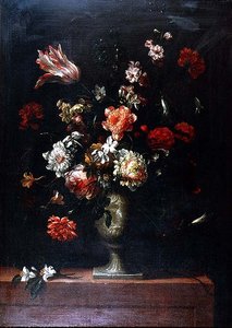 Stilleven van bloemen in een stenen vaas