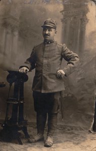 Album "Het GM R. Leger (Eerste Wereldoorlog)": soldaten van het 23e Regiment. Territoriale Militie in uniform per land