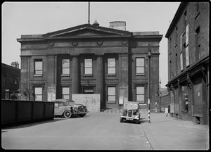 Stadhuis, Bexley Square, Salford, 1942 door George Bernard Wood