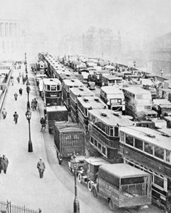 Verkeersopstopping op Blackfriars Bridge, Londen, ca. 1935