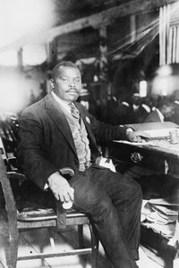 Marcus Garvey (1887-1940), Pan-Afrikanist en Jamaicaanse nationale held door George Grantham   Bain News Service Bain