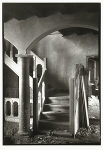 De hal van huize Inter Quercus in Aerdenhout, in aanbouw door George Hendrik Breitner