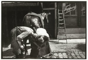 Hoefsmid aan het werk met een paard door George Hendrik Breitner