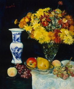 Bloemen in een Vaas en Fruit, ca. 1897-1931