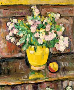 Stilleven met bloemen in een gele vaas door George Leslie Hunter
