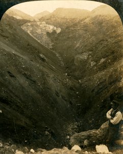 Een krater van de berg Tarawera, Nieuw-Zeeland