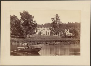 Abbotsford, vanaf de rivier door George Washington Wilson