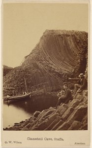 Clamshell Cave, Staffa door George Washington Wilson