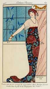 Grande robe du soir, corsage de mousseline chair tunique de soie brodée dans la goût de la Compagnie des Indes. Costumes Parisiens no.69. Vrouw draagt een avondjurk met een chiffon lijfje en een zijden geborduurde tuniek. Ze draagt ook een rode sjaal. door Georges Barbier