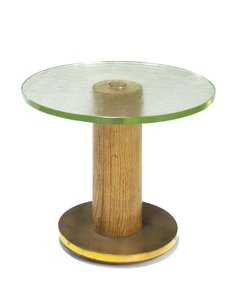Een eiken, glazen en koperen bijzettafel, ca. 1930 door Georges Djo Bourgeois