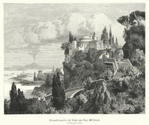 Kustlijn van de Baai van Napels vanuit de oude Romeinse stad Baiae, Kaap Miseno, met Vesuvius in de verte
