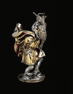 Laat-gotisch beeldje van Sint Christoffel, met het Christuskind op zijn rechter schouder, op een reliekbasis, waarschijnlijk Augsburg