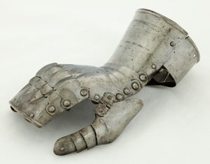 Linker handschoen, ca. 1490-1510, gerestaureerd 19e eeuw door German School