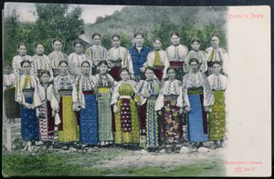 Ansichtkaart met Roemeense traditionele kleding in de regio Arges door German School