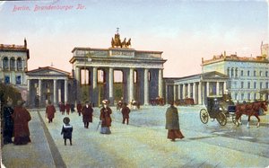 Ansichtkaart van de Brandenburger Tor in Berlijn, voor 1914 door German School
