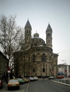 Romaans kunst: uitzicht op de kerk van de Apostelen door German School