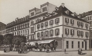 Theater Cafe, Goldner Schild door German School