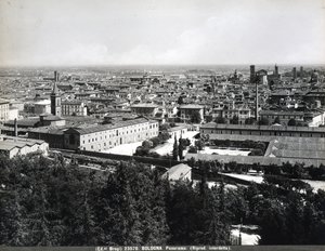 Panoramisch uitzicht op Bologna met fabrieken en een plein. door Giacomo Brogi