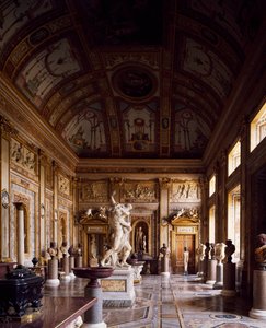 Kamer van Keizers met Verkrachting van Proserpina in het midden, door Gian Lorenzo Bernini, Galleria Borghese, Rome, Italië door Gian Lorenzo Bernini