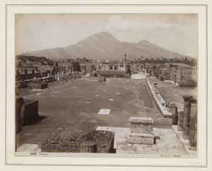 Gezicht op het forum te Pompeï door Giorgio Sommer