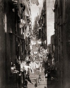 Straatscène, Napels, Italië door Giorgio Sommer