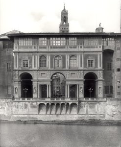 Gevel van de Uffizi-galerij aan de Lungarno Torrigiani